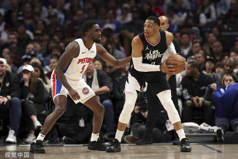 育赛场上 育赛场上